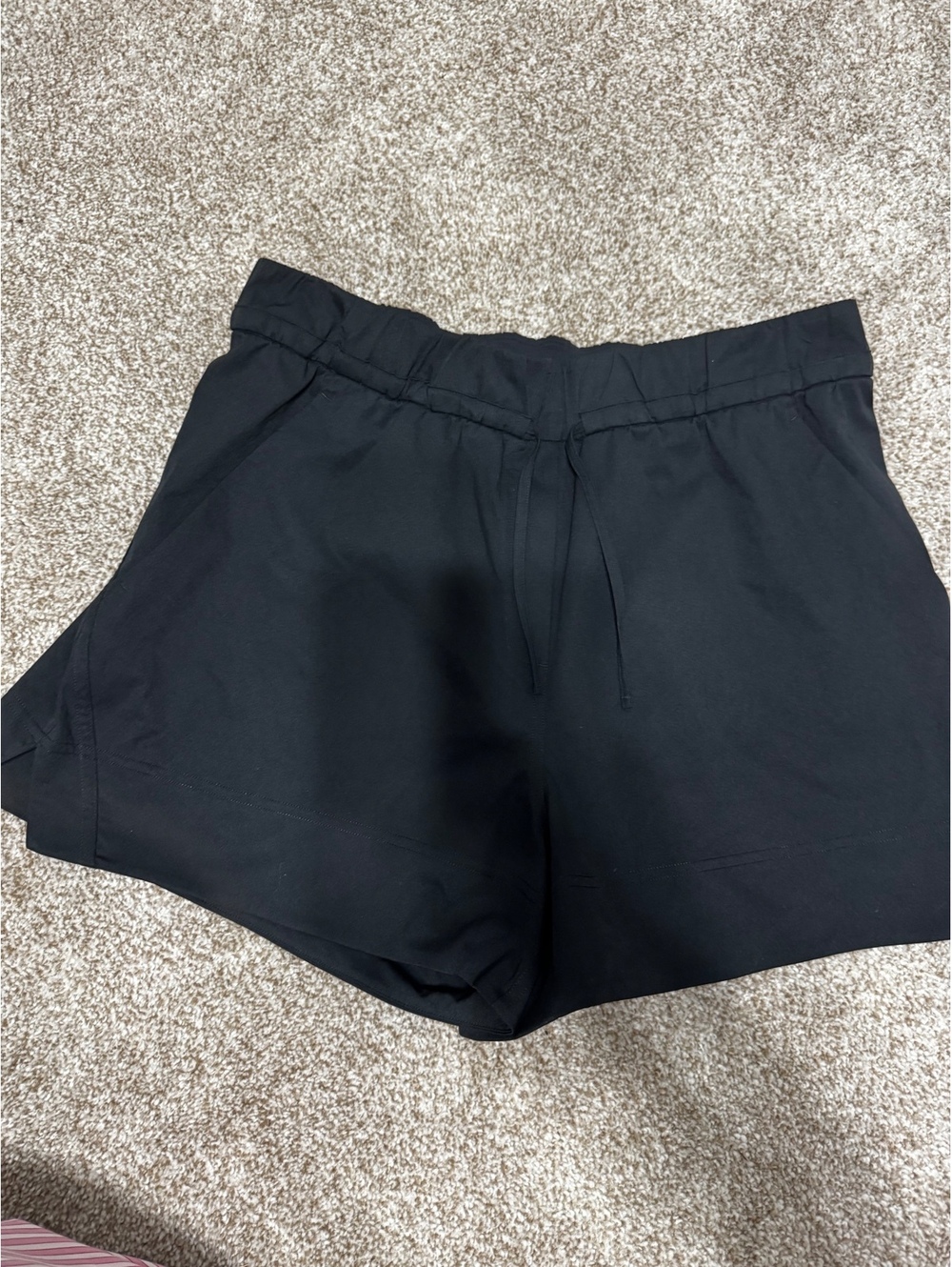 NWT Lululemon Cinchable Waist High-Rise Woven Shorts 3.5” in Black, size Medium.